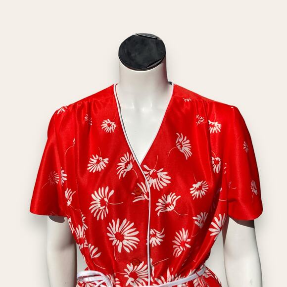 V-neck Red Button Up, w/ white Floral print and Waist Tie Medium Union Made - Picture 7 of 7